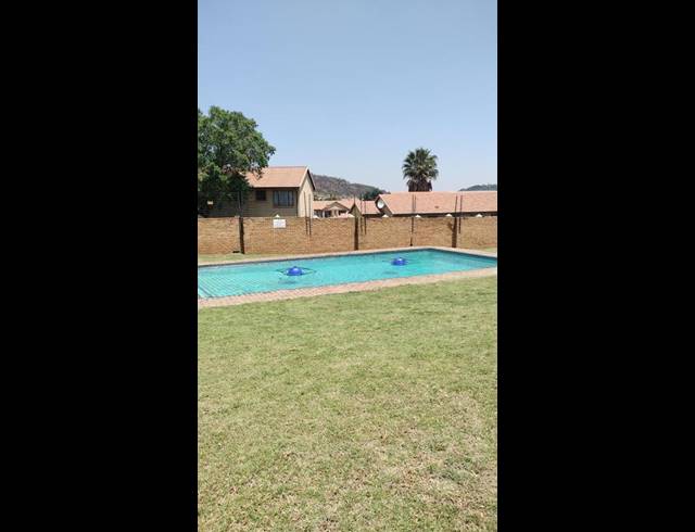 2 BEDROOM TOWNHOUSE FOR SALE IN MEREDALE